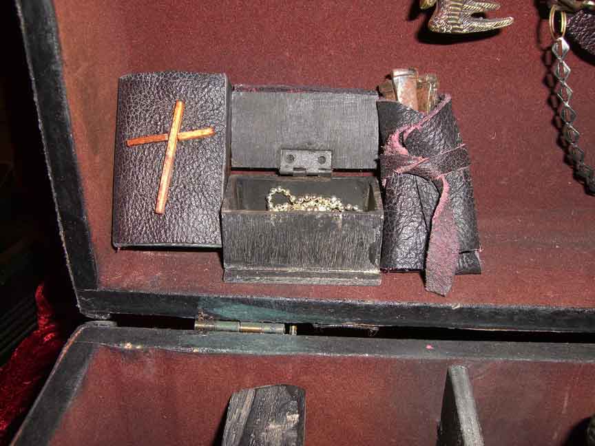vampire killing kit Druscilla by Crystobal accessories